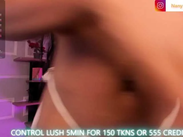 Live sex webcam photo for LinsyAdams #290325987