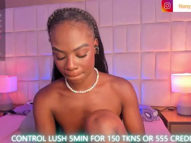 Live sex webcam photo for LinsyAdams #290332176