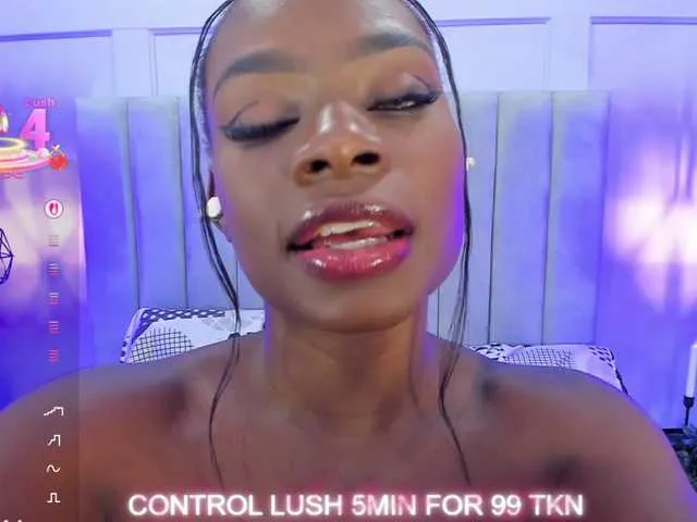 Live sex webcam photo for LinsyAdams #290933623