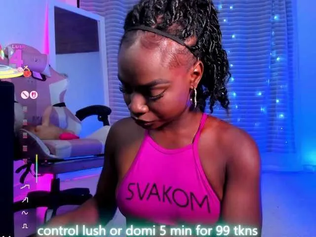 Live sex webcam photo for LinsyAdams #291889646