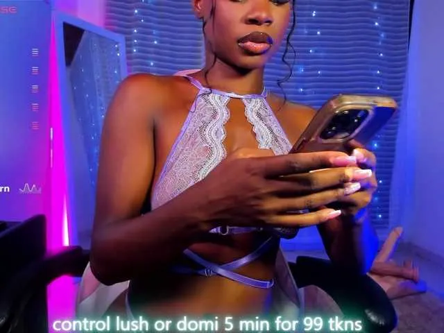 Live sex webcam photo for LinsyAdams #292179933