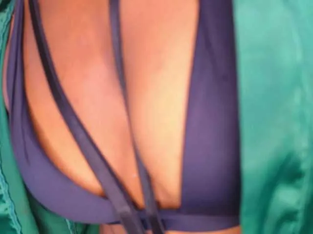 Live sex webcam photo for LinsyAdams #294136142