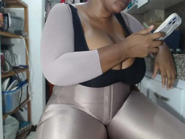 Live sex webcam photo for LiraRusso1 #292609396