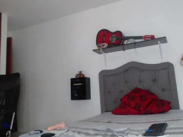 Live sex webcam photo for Lisa-hot1 #272656822