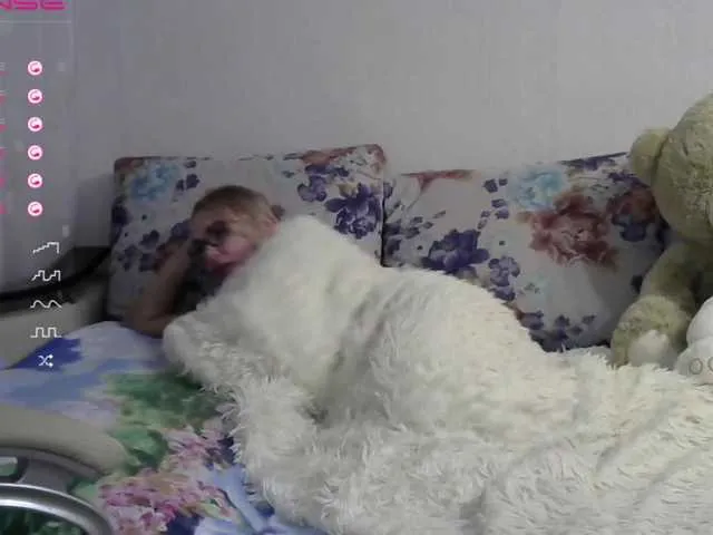 Live sex webcam photo for Lisa1225 #271689875