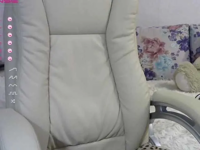 Live sex webcam photo for Lisa1225 #271764347