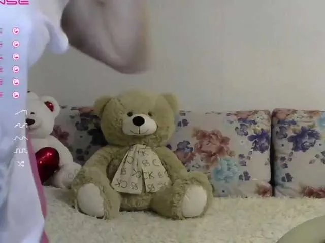 Live sex webcam photo for Lisa1225 #271860546