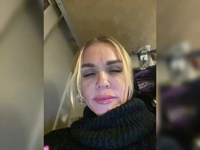 Live sex webcam photo for Lisa1225 #271983429