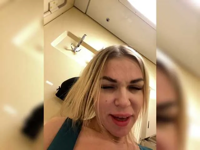 Live sex webcam photo for Lisa1225 #272545334