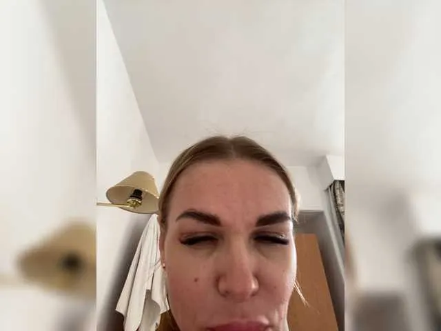 Live sex webcam photo for Lisa1225 #272640349