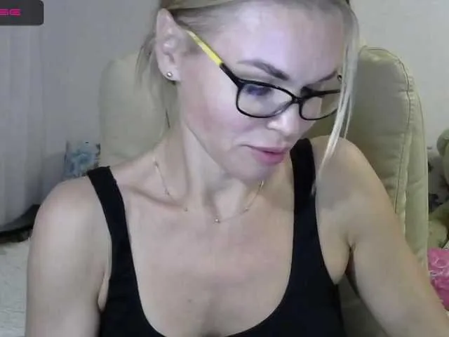 Live sex webcam photo for Lisa1225 #273025255