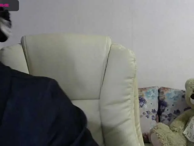 Live sex webcam photo for Lisa1225 #273245879