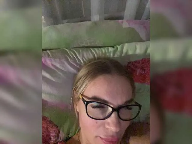 Live sex webcam photo for Lisa1225 #273284359