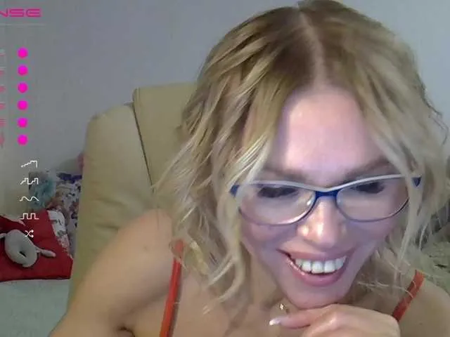 Live sex webcam photo for Lisa1225 #276868211