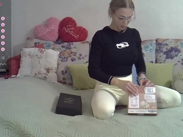 Live sex webcam photo for Lisa1225 #290016670