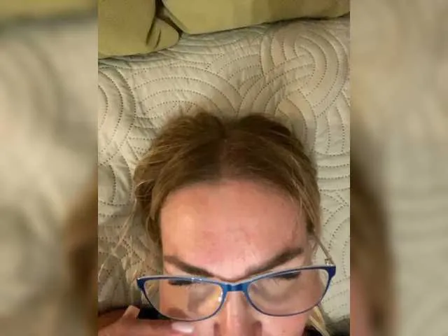 Live sex webcam photo for Lisa1225 #291636834