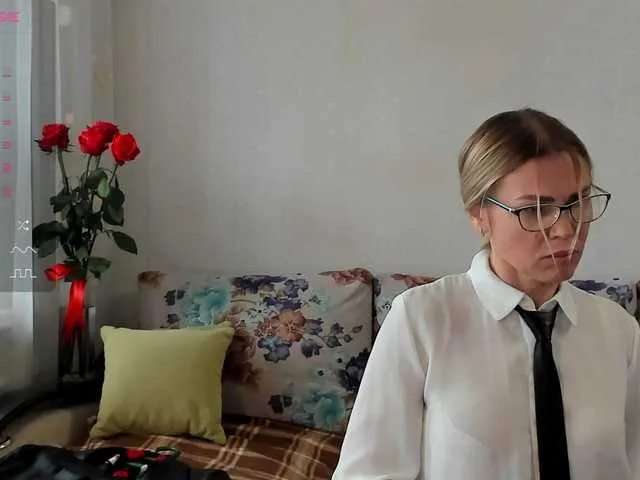 Live sex webcam photo for Lisa1225 #291940880