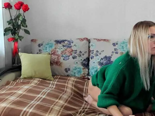 Live sex webcam photo for Lisa1225 #291948312