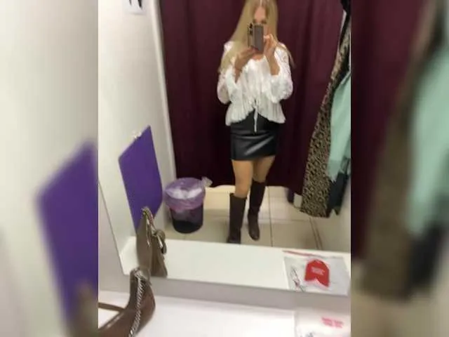 Live sex webcam photo for Lisa1225 #291982829