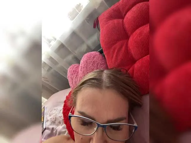 Live sex webcam photo for Lisa1225 #293448791