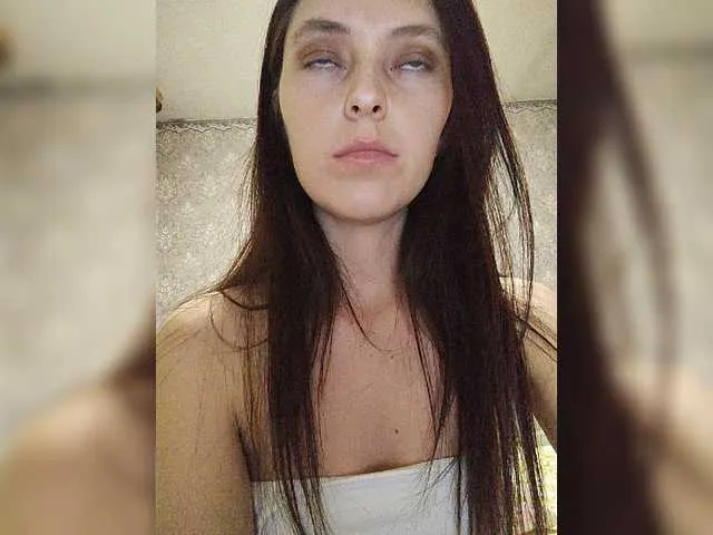 Live sex webcam photo for Lisa666-2 #277141232