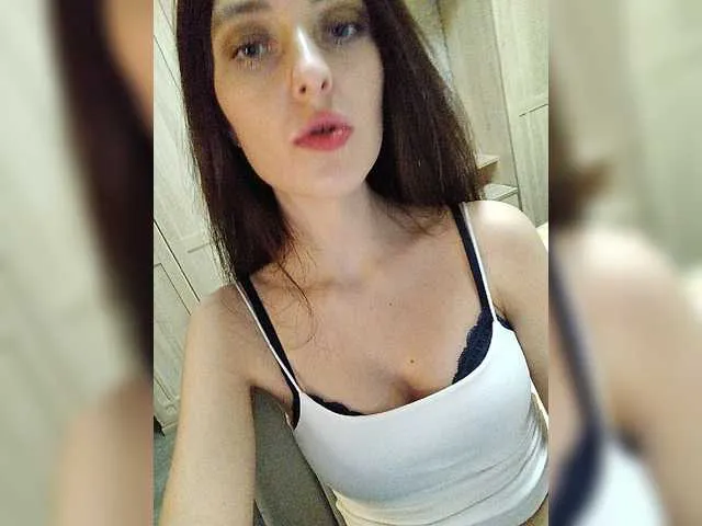 Live sex webcam photo for Lisa666-2 #277270140