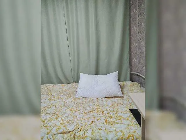 Live sex webcam photo for Lisa666-2 #277295635