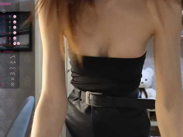 Live sex webcam photo for Lisa666-2 #278308348