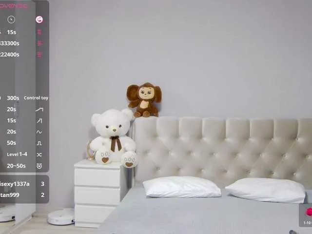 Live sex webcam photo for Lisa666-2 #290251277