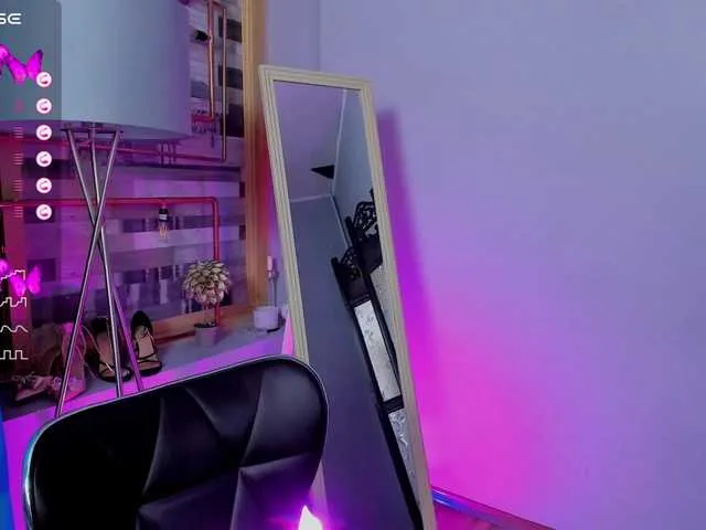 Live sex webcam photo for LisaAnneBlack #277912189