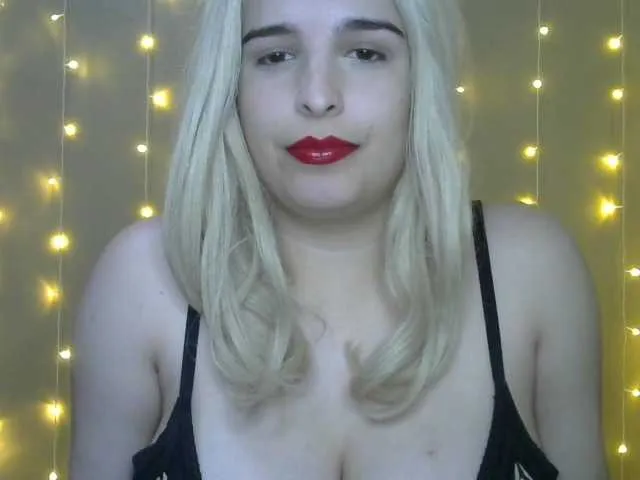 Live sex webcam photo for LisaBra #272701326