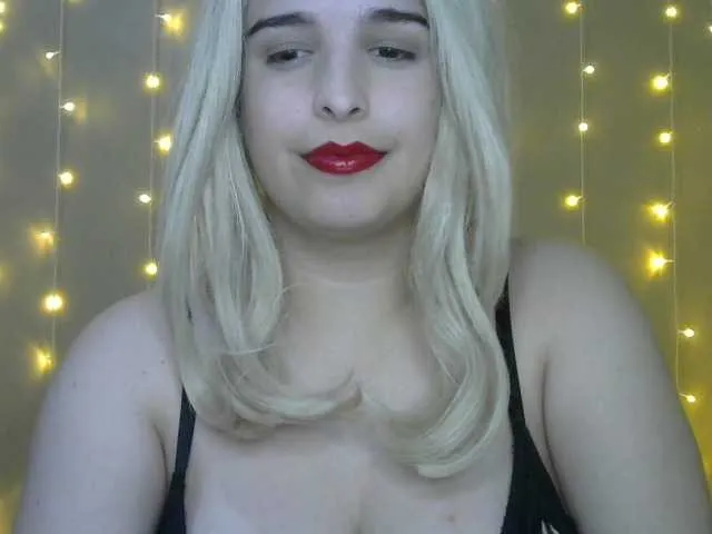 Live sex webcam photo for LisaBra #272713819