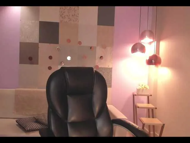 Live sex webcam photo for LisaFlowers #275446446