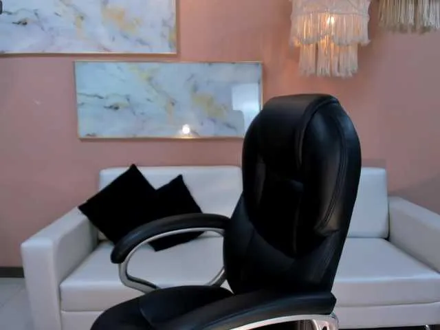 Live sex webcam photo for LisaFlowers #275646957