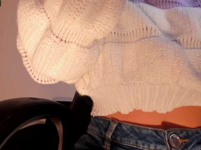 Live sex webcam photo for LisaFlowers #275708853