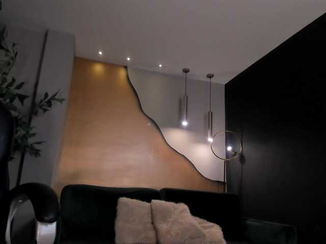 Live sex webcam photo for LisaFlowers #275887828