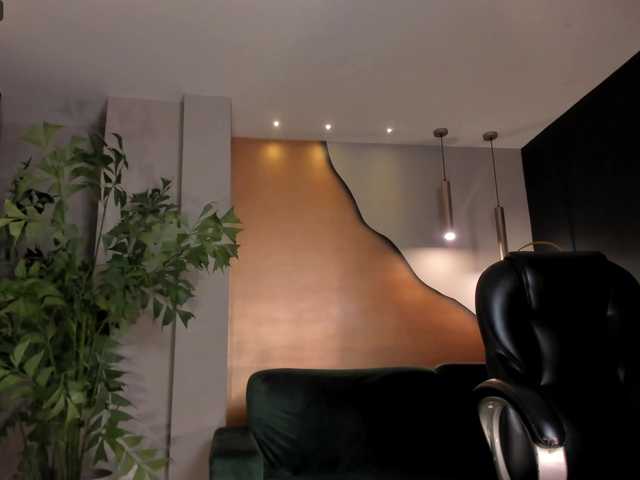 Live sex webcam photo for LisaFlowers #275984614