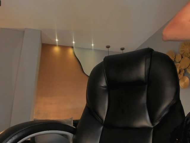 Live sex webcam photo for LisaFlowers #276090041