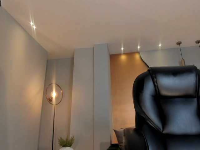 Live sex webcam photo for LisaFlowers #276153398