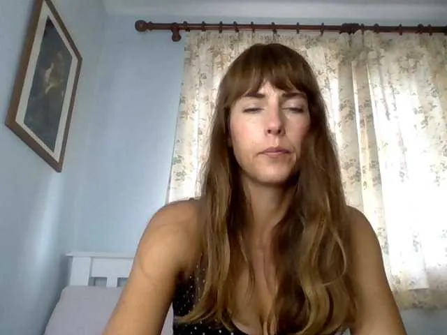 Live sex webcam photo for LisaHotwife909 #275524457