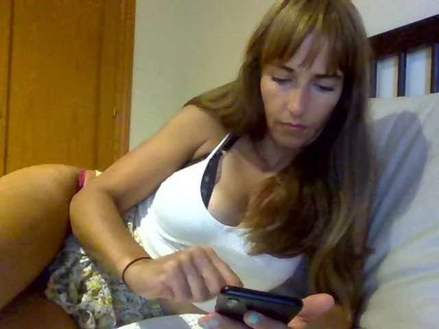 Live sex webcam photo for LisaHotwife909 #276193638