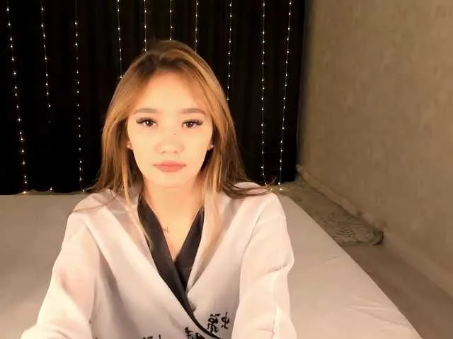 Live sex webcam photo for LisaHyun #277060792