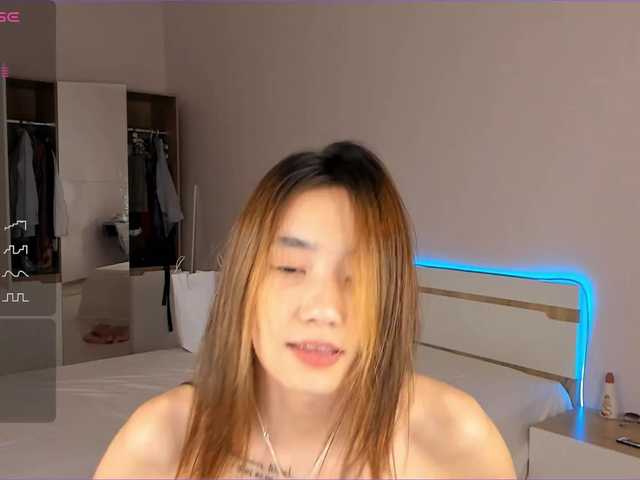 Live sex webcam photo for LisaHyun #277570943