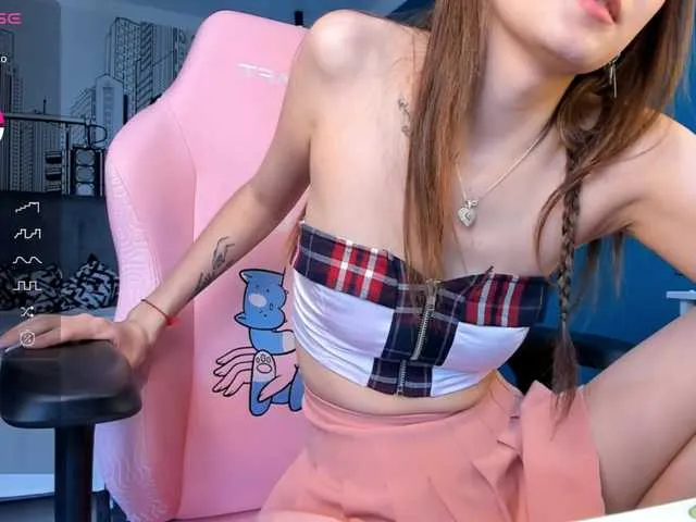 Live sex webcam photo for LisaHyun #278201237