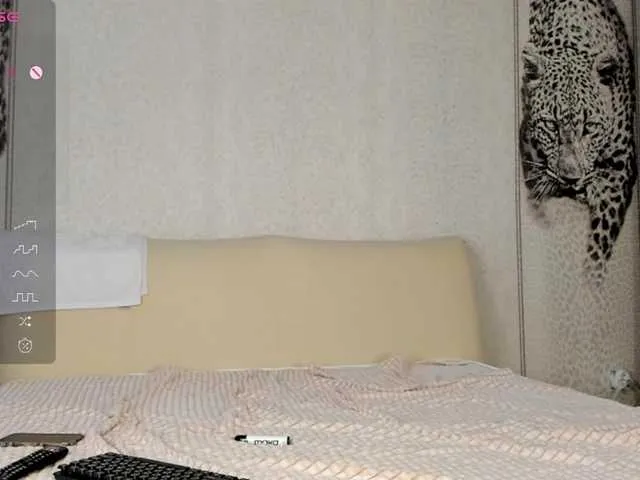 Live sex webcam photo for LisaHyun #288089670