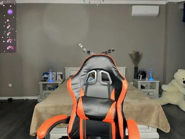 Live sex webcam photo for LisaHyun #290307763