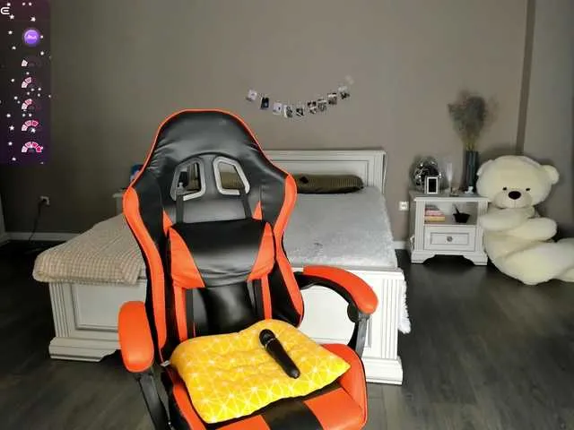 Live sex webcam photo for LisaHyun #290373453