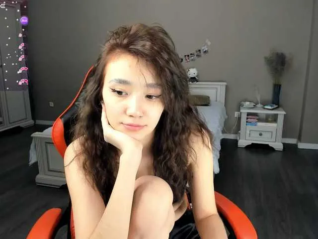 Live sex webcam photo for LisaHyun #290414392