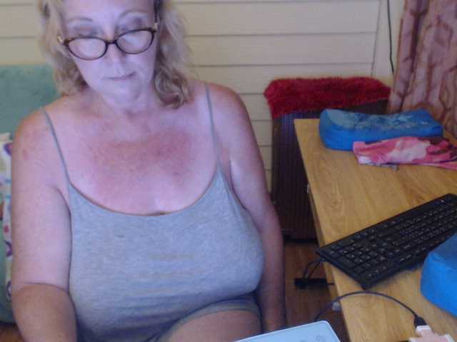 Live sex webcam photo for LisaLinny #272800655