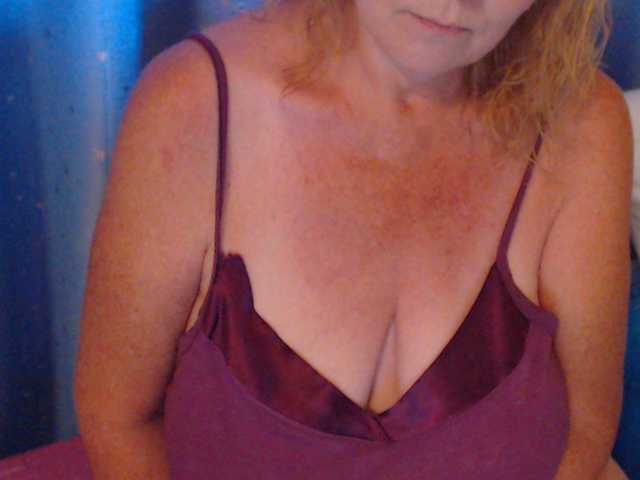 Live sex webcam photo for LisaLinny #273097712